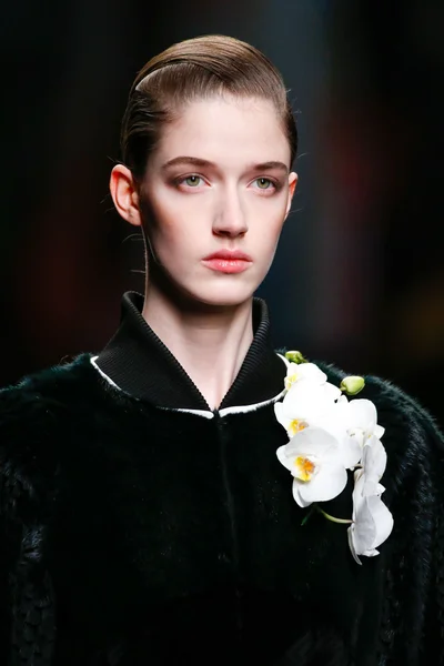 Look 27